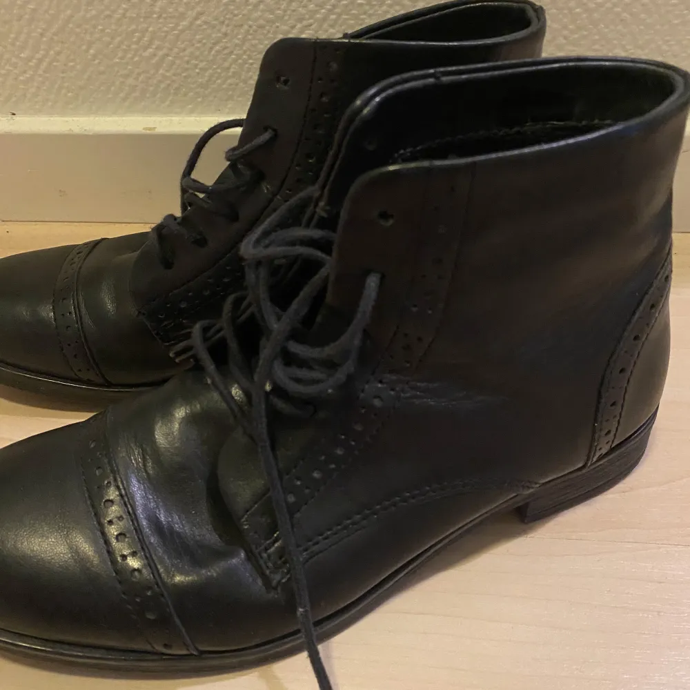 Svarta boots vintage. Skor.
