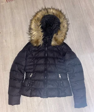 Rockandblue vinterjacka  - Fin Rockandblue vinterjacka i storlek 40. Den känns dock mindre i storleken, passar en s/m. Priset går att diskutera💕