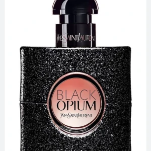 Black opium ysl parfym - Yves saint Laurentparfym black opium. 90ml black opium parfym. Bara testad så den är helt full. Skriv om ni vill att jag ska skicka fler bilder jag tagit själv. 