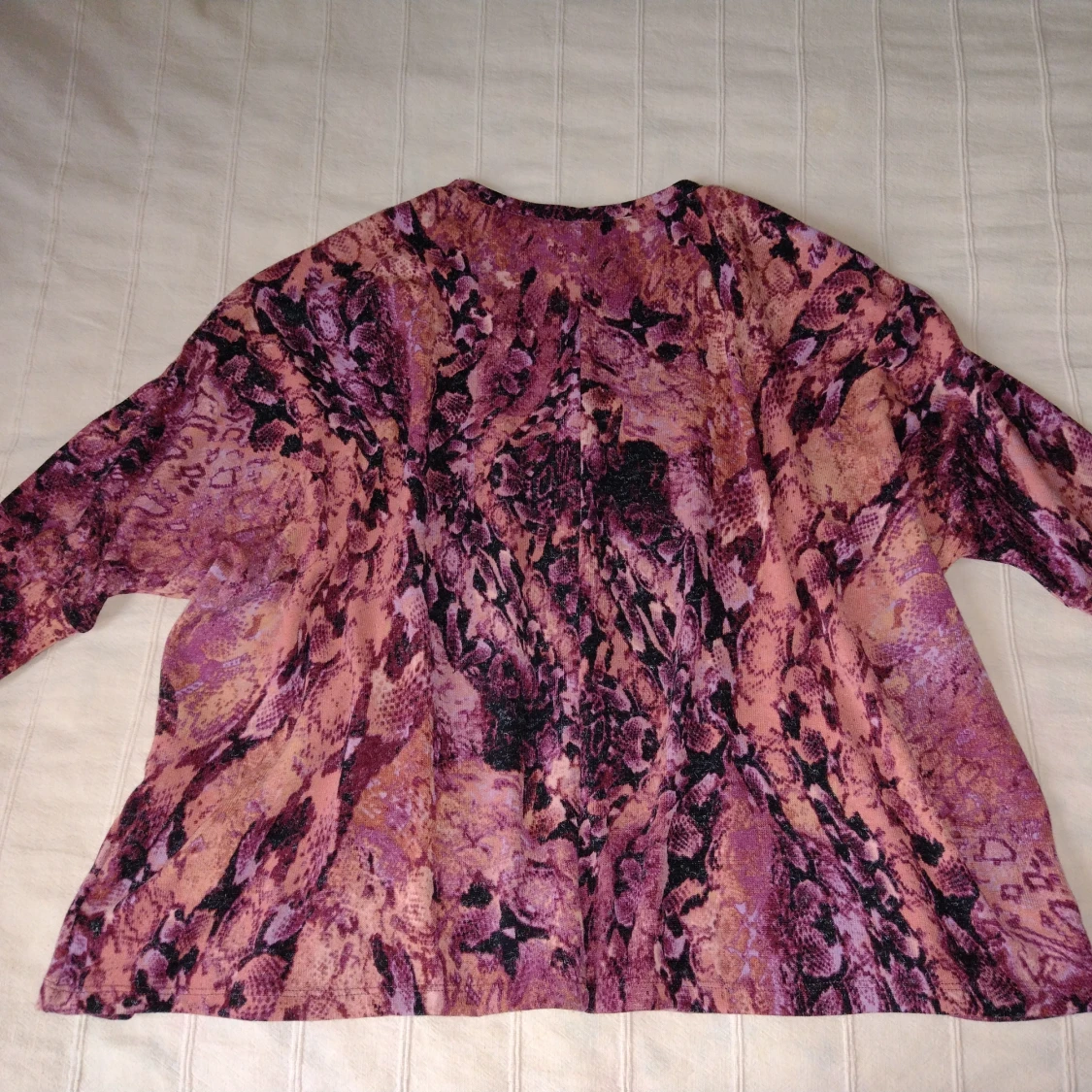 Oanvänd! Finstickad mönstrad tröja i en loose och boxig modell - storlek M - 91