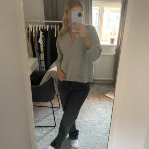 Stickad tröja  - Säljer denna stickade tröja från hm i storlek XS. Sitter perfekt i storlek då den är lite overzised vanligtvis. Skriv privat för flera bilder. 