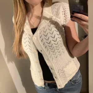 Kofta - Fin stickad kofta med korta armar💗