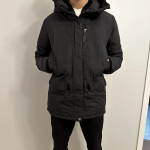Peak Performance Jacka - En varm och fin vinterjacka. Använt i 1 vinter. Inga defekter. 