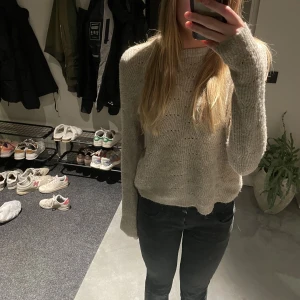 Stickad tröja - Säljer denna stickade tröjan från only med ett fint enkelt mönster. Inte använd så mycket🥰