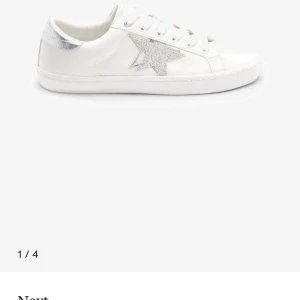 Next forever comfort star sneakers - Säljer mina jätte fina sneakers från zalando i storlek 37 💕💕 Dom är helt slutsålda