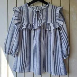 Cotton summer blouse - Boho style blouse. 100% cotton. Length 64 cm. Underarm width 54 cm. Shoulder width 46 cm. The label says the size is UK 12/EUR 40, but really it is UK 10/EUR 38, will work best for size between S and M. The brand is F&F. Perfect for summer :)