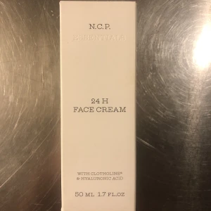 N.C.P 24H Face Cream  - 24 H FACE CREAM 50ML  En återfuktande dag/nattkräm utvecklad för att passa alla hudtyper även den allra känsligaste huden.  Innehåller hyaluronsyra som har fuktgivande egenskaper &  Clotholine® som hjälper till att förebygga ålderstecken & minska rodnad 