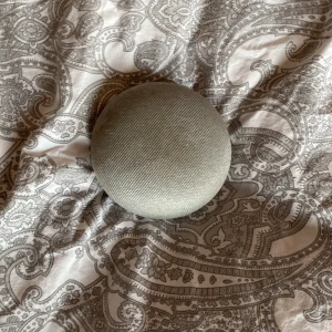 Google Home - Google Home i bra skick. Laddare nedkommer EJ! Köparen står för frakten.