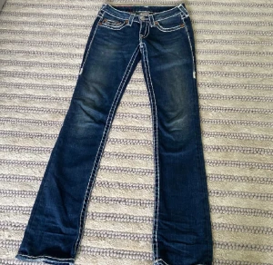 True religions jeans - säljer då de inte passade mig helt o köpta här på Plick så vet inte riktigt skicket men som jag kan se är de väldigt bra💓 Hör gärna av er vid frågor, priset kan diskuteras❤️
