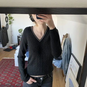 Stickad tröja - Stickad tröja köpt från sellpy, bra skick!!💓