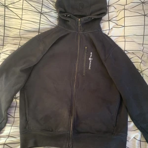 sailracing hoodie  - använd en del, säljer pga att jag inte använder den mer