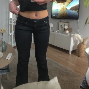 Bootcut Zara jeans - Som nya jeans från Zara! Behöver mindre storlek därav säljes🩷