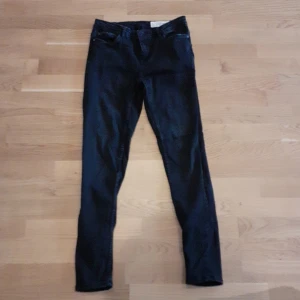 Skinny jeans  - Svart  aldrig använt  Fina 