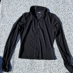 Svart skjorta - Svart skjorta, genomskinlig☺️