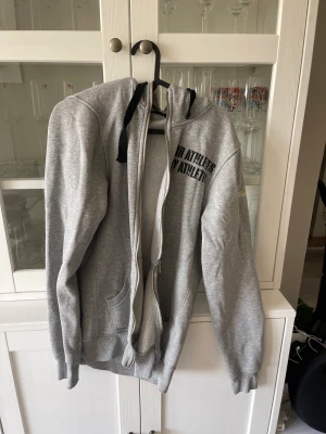 Gymkofta - Gymkofta med tryck och luva