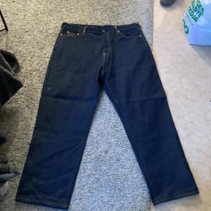 Vintage Japanese jeans - Mörk-blåa japanska jeans med tryck på baksidan 100% cotton ”MAN KAN PRUTA!!!”