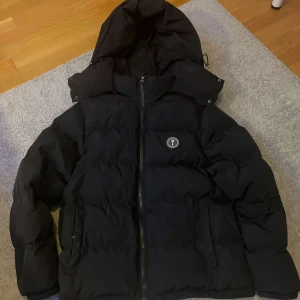 Trapstar jacka - Helt ny trapstar jacka. ÄKTA! Kvitto och allt. Kan gå ner i pris för snabb affär