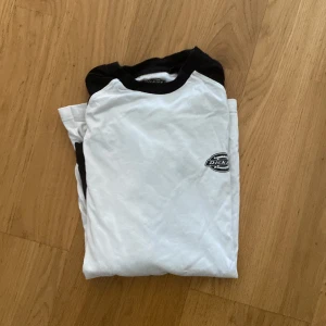 Dickies tröja långärmad - Säljer min dickies tröja köpt för ungefär 1 år sen, nästan aldrig använd och i bra skick