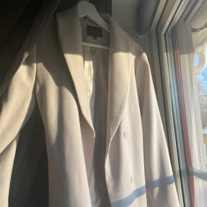 Kappa  - Fin kappa som enbart används 2-3 gånger på grund av att andra jackor blev mina favoriter. Nypris 1300kr