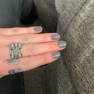 Ängel ring - Söt ring! Justerbar och går att ha på två olika sätt🙌🏼❣️