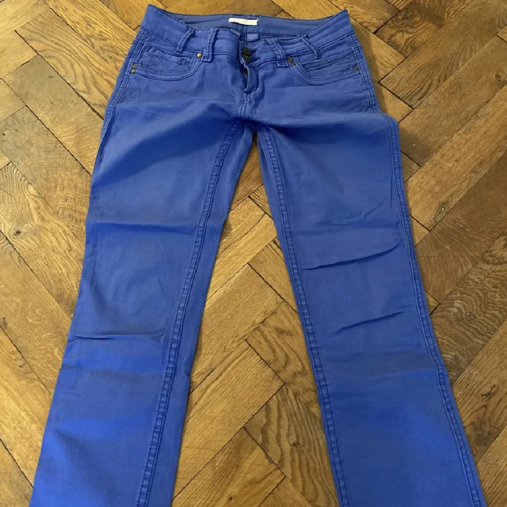 Unika jeans i storlek 36. I fint skick❤️. Jeans & Byxor.
