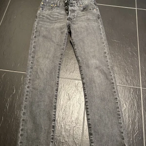 Levis 501 grå - Jätte Bra skick!  29/32 herrmodell