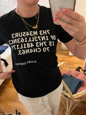 Albert Einstein T-shirt  - Svart T-shirt med Albert Einstein citat.