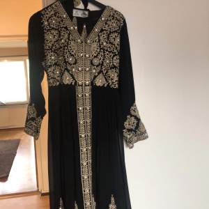 Algerisk/marockansk klänning säljes pga köpa nya klänningar 