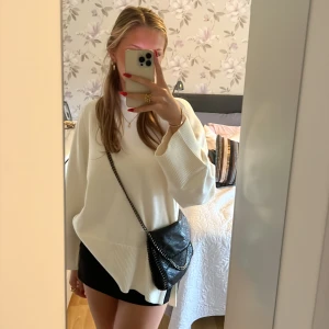 Väska - Super super din handväska som inte kommer till användning, väldigt fint skick och knappt använd. 💖