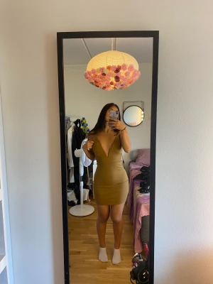 Klänning  - Festklänning aldrig använt 