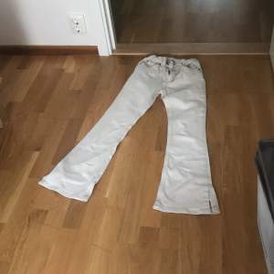 Flared jeans från Zara/Högmidjade 