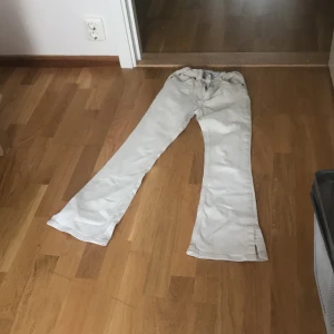 Flared jeans  - Flared jeans från Zara/Lågmidjade 