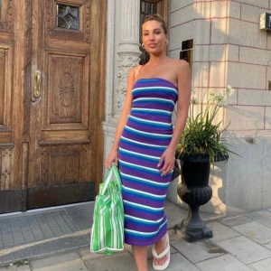 Adoore klänning - Säljer min fina klänning från adoore som tyvärr inte kommit till så mycket användning som jag tänkt. Endast använd 2 gånger, därav som nyskick!