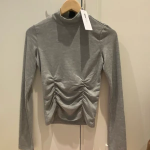 Topp Gina tricot NY - Fin grå topp str xs. Helt ny! 