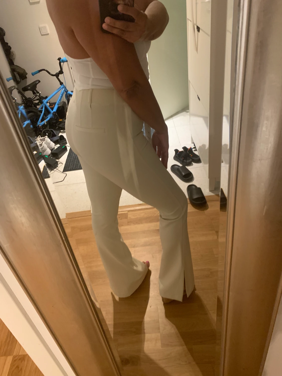 Kostymbyxor cream stl36 nya 