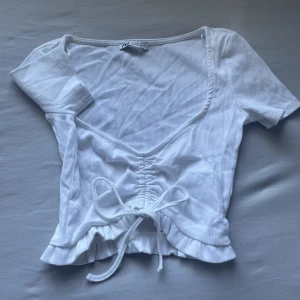Zara topp - Super söt topp som passar sommaren utmärkt. Storlek S
