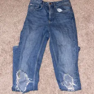 Jeans med hål från Gina tricot, som nya 🌸