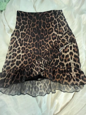 Snygg leopard kjol  - 🤎🧡