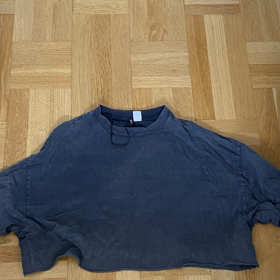 Mörgrå lite större magtröja  - 91