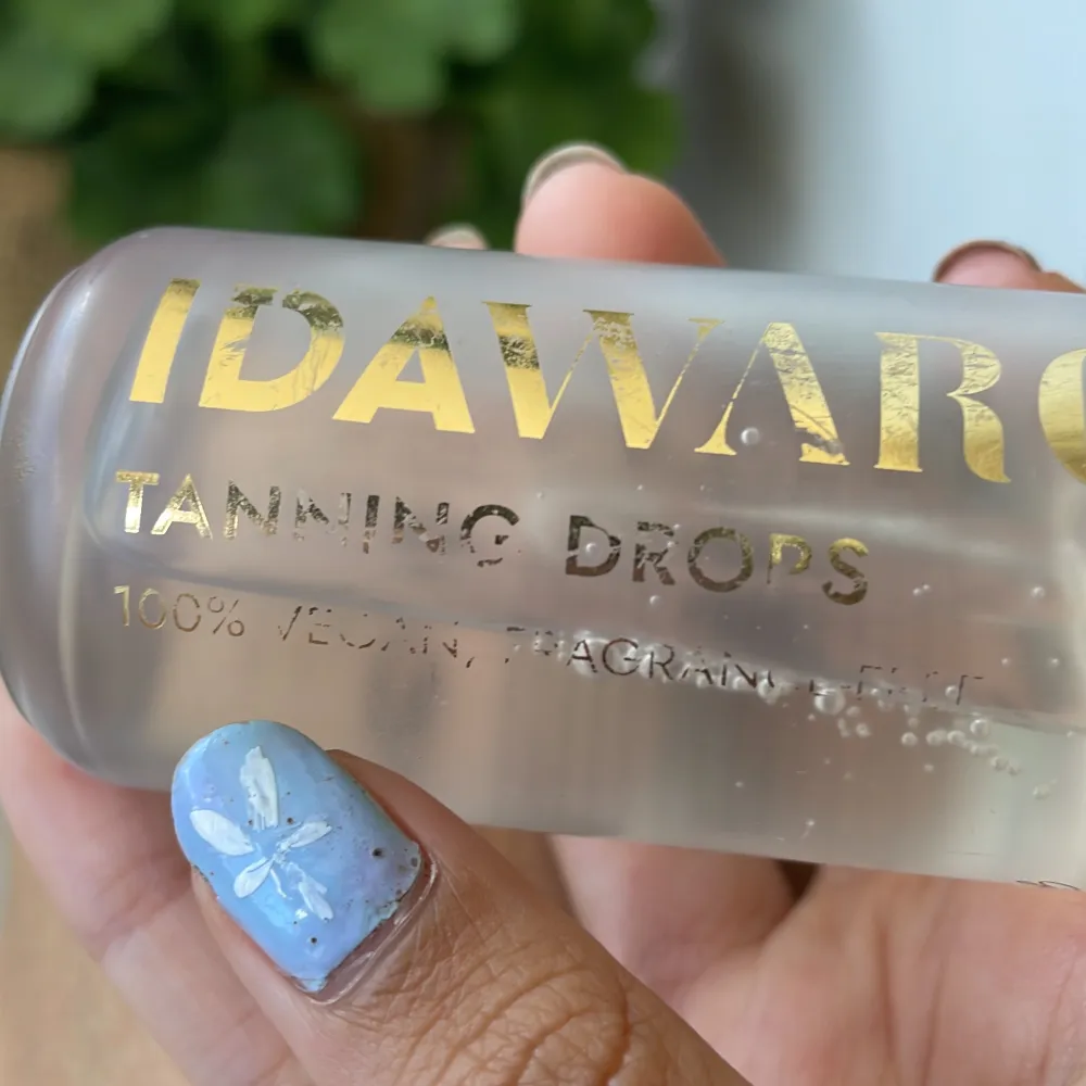 Ida varg tanning drops.Använd typ 4 gånger innan.Lite utsudd text men det är ju inget fel på själva produkten ❣️. Övrigt.