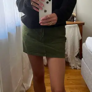 Jättesnygg och unik grön kjol