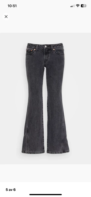 teenage waistband - jag har haft den på mig kanske 2-3 gånger väldigt sköna , tog storlek 29x32 och jag är 1,59 passade mig perfekt också , köpte den för 1395 