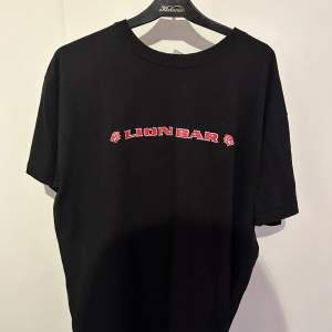Vintage lion bar t-shirt size M 