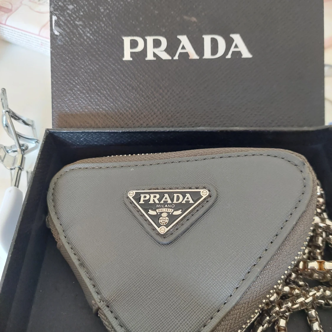 En liten PRADA VÄSKA