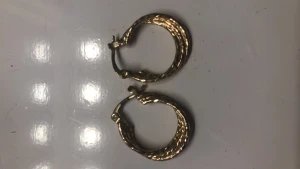 Golden hoops - Små gulliga guldfärgade öronhängen. Ej äkta guld jätte fina 