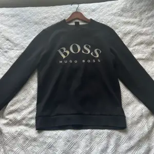 Hugo boss tröja i bra kvalite 