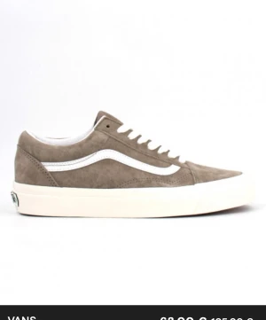 Vans storlek 45 - Säljer ett par väldigt sällsynta vans old school 36 i storlek 45. Skon är slutsåld överallt och går ej att få tag på. Skorna är helt ny och all og skickas med. Säljer skon för 1500kr pga dess sällsynthet.