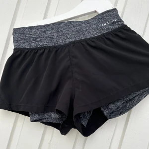 Tränings shorts - Tränings shorts från Oysho (köpta i Portugal). Storlek XS. E fast använda en gång. Så gott som nya.