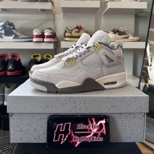 Air Jordan 4 ”Craft Photon dust”  - Air Jordan 4 ”Craft Photon dust”   Size: 42,5 👟 Cond: 10/10 DS  Pris: 2999kr 💵 +Frakt 🚚📦  Box: ✅ Kvitto: ✅  Dm för frågor 💬