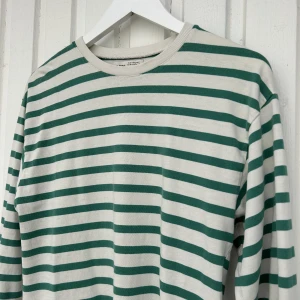 Långärmad tröja - Långärmad tröja från Pull & Bear. Använd några få gånger men finns inga tecken på användning.